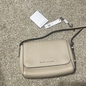Marc Jacob’s commuter cross body small in light slate color